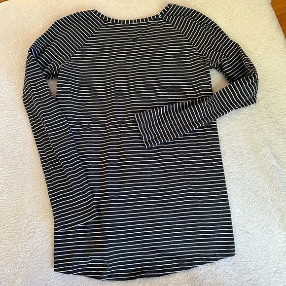 Lululemon Emerald Long Sleeve - Picture 3 of 9